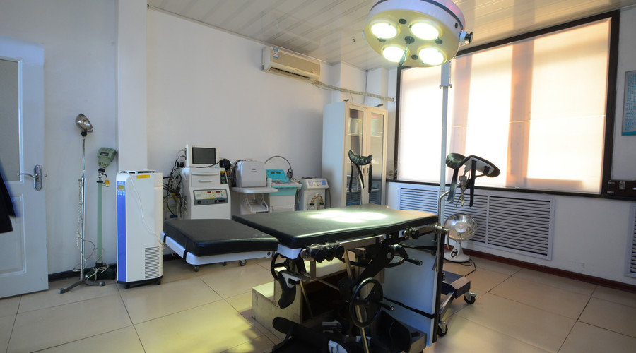 立式六孔手術(shù)無影燈是怎樣安裝調(diào)試的？